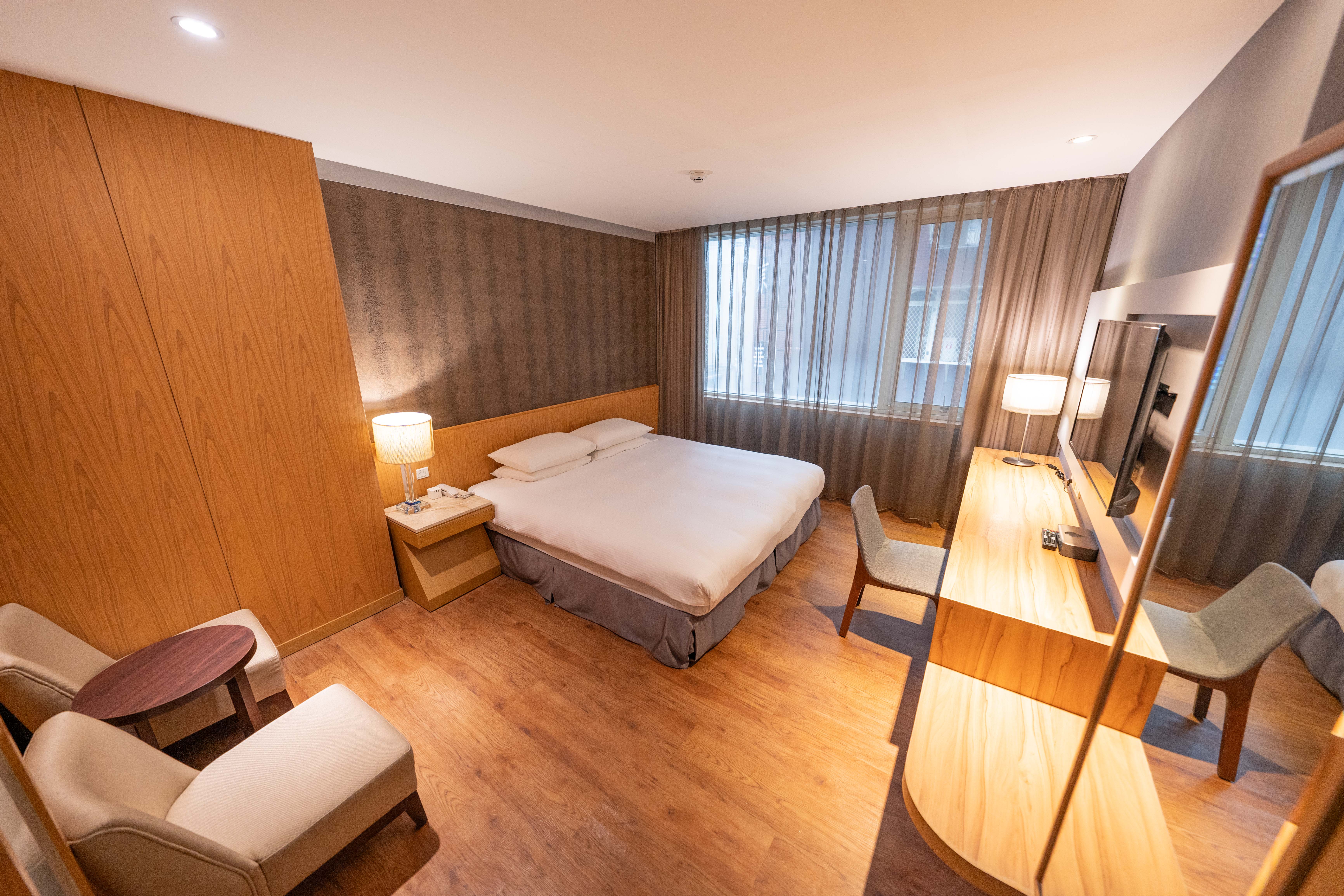 Business Suite (double bed ortwin beds)